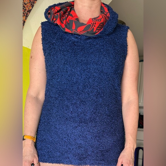 Royal blue furry tunic with contrast lining on hood, dumb clothing, size L, - Picture 1 of 4